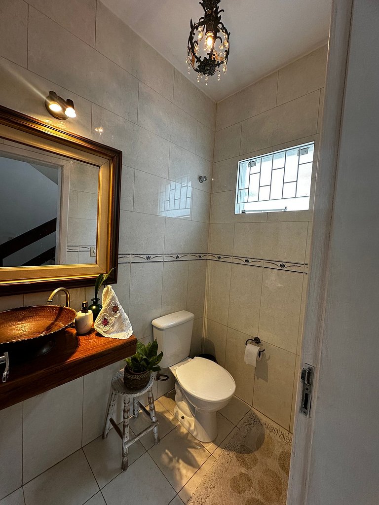 Casa em condomínio, piscina, churrasqueira -LEO605