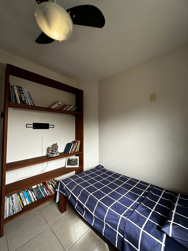 Casa em condomínio, piscina, churrasqueira -LEO605