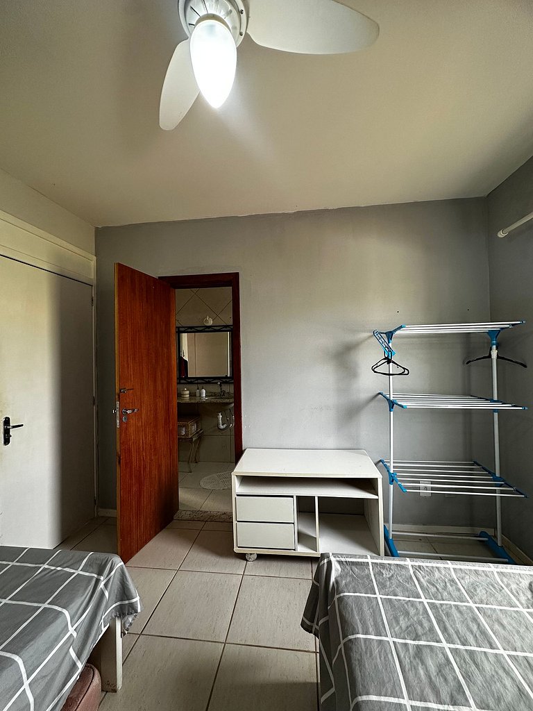 Casa em condomínio, piscina, churrasqueira -LEO605