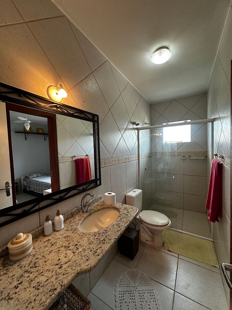 Casa em condomínio, piscina, churrasqueira -LEO605