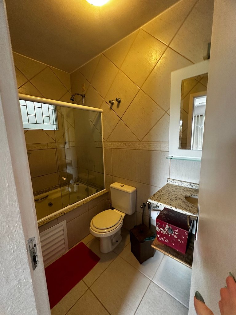 Casa em condomínio, piscina, churrasqueira -LEO605