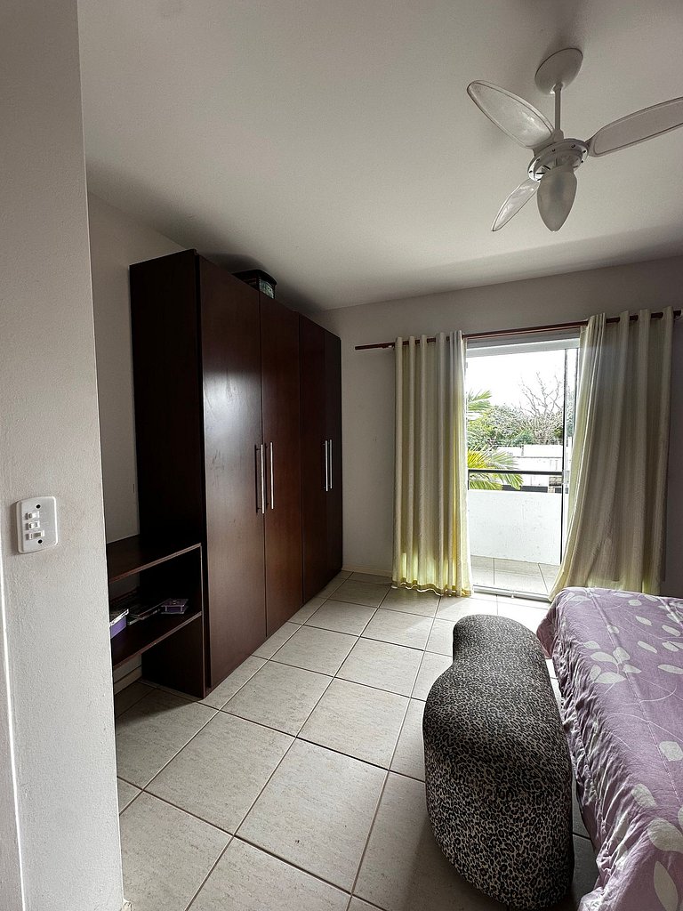 Casa em condomínio, piscina, churrasqueira -LEO605