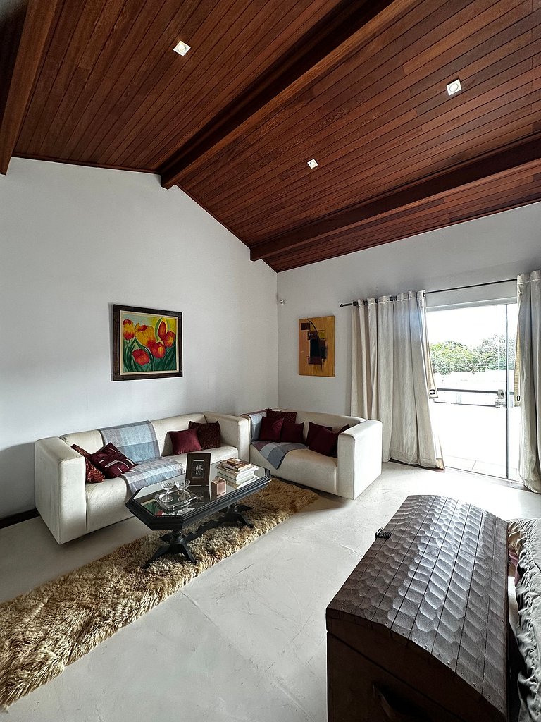 Casa em condomínio, piscina, churrasqueira -LEO605