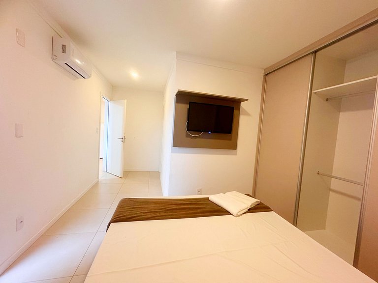 Ingleses Apart - Quadra mar com piscina - IAP411